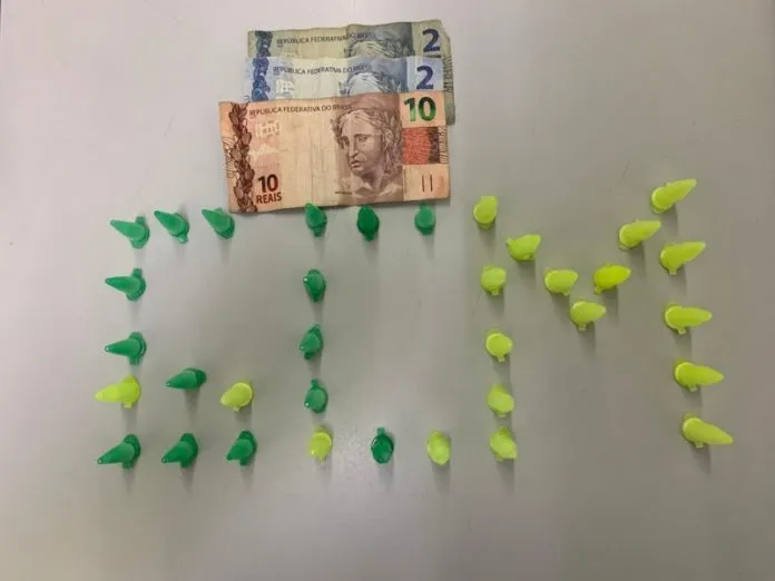 Adolescente é apreendida pela Guarda Civil Municipal por tráfico de drogas em Araras, SP Leia mais em: https://reporterbetoribeiro.com.br/adolescente-e-apreendida-pela-guarda-civil-municipal-por-trafico-de-drogas-em-araras-sp/